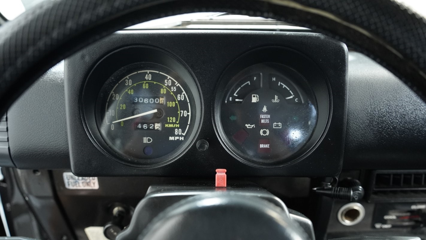 Suzuki-Jimny-1982-SUV-35