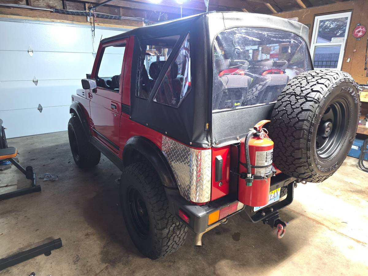 Suzuki-samurai-1986-red-2