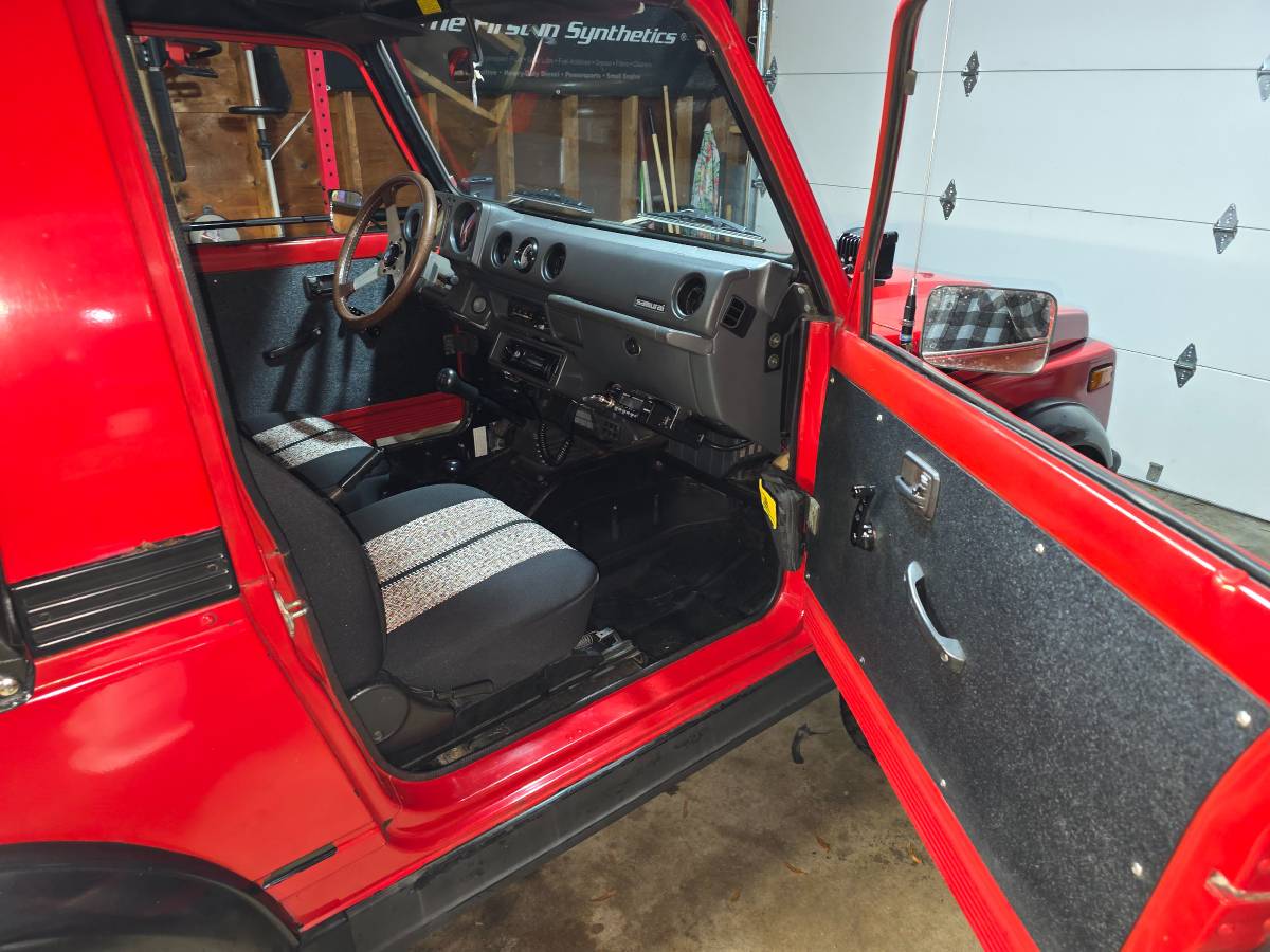 Suzuki-samurai-1986-red-7