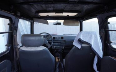 Suzuki-samurai-1987-blue