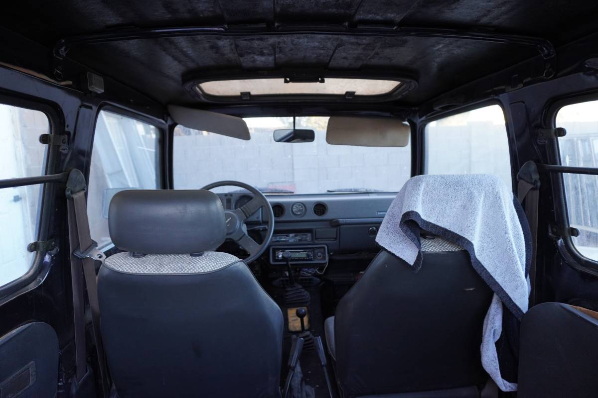 Suzuki-samurai-1987-blue