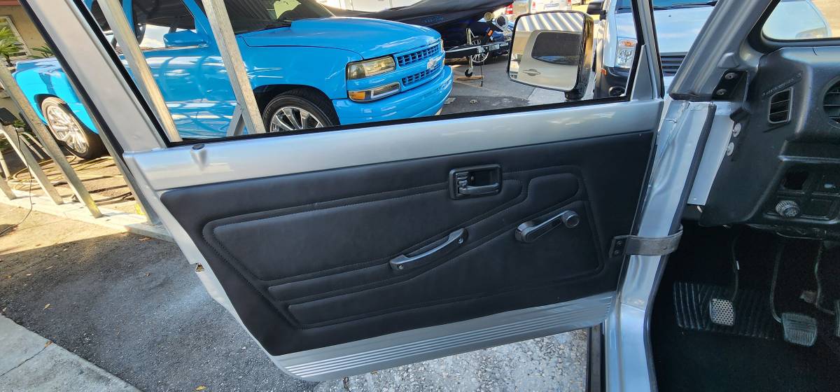 Suzuki-samurai-4wd-conv-1987-silver-19