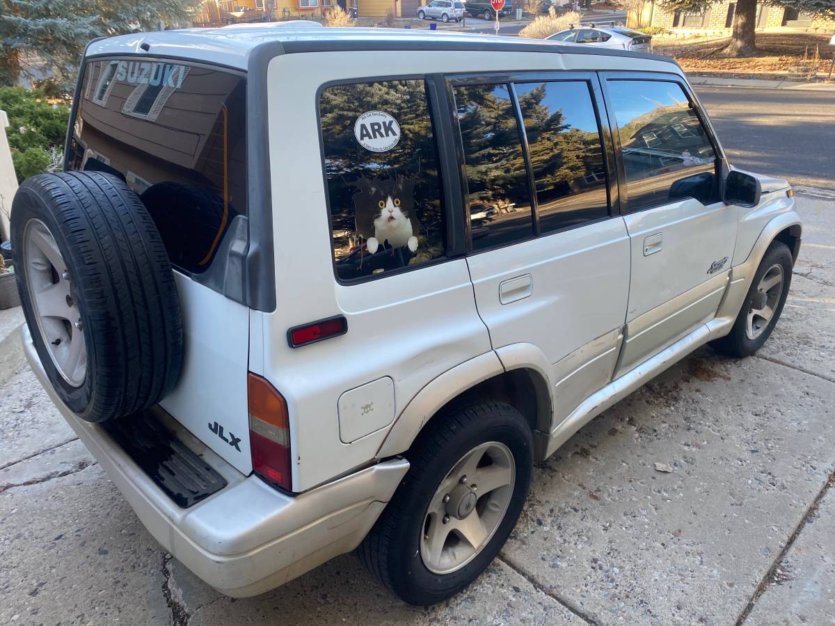 Suzuki-sidekick-1996-white-2