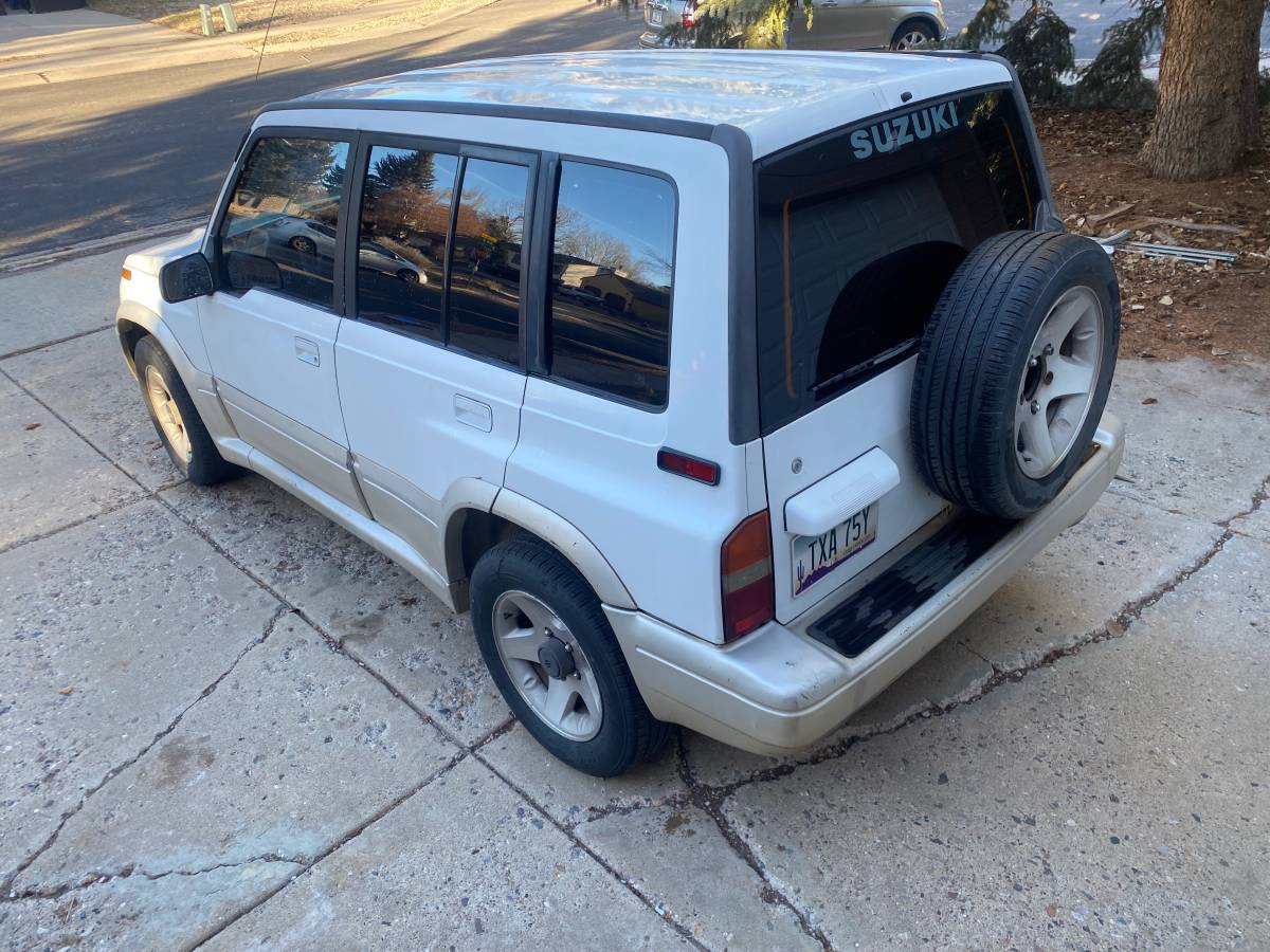 Suzuki-sidekick-1996-white-3