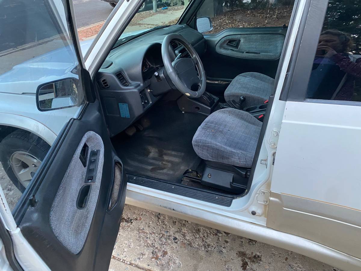 Suzuki-sidekick-1996-white-4