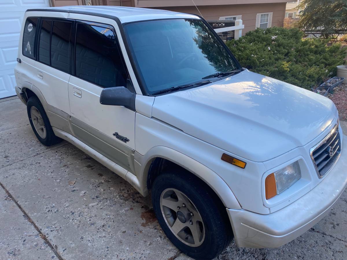 Suzuki-sidekick-1996-white