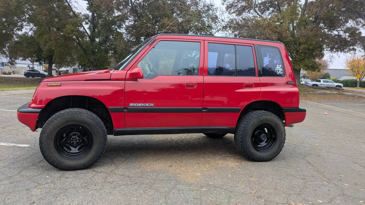Suzuki-sidekick-hard-top-1996-red-4