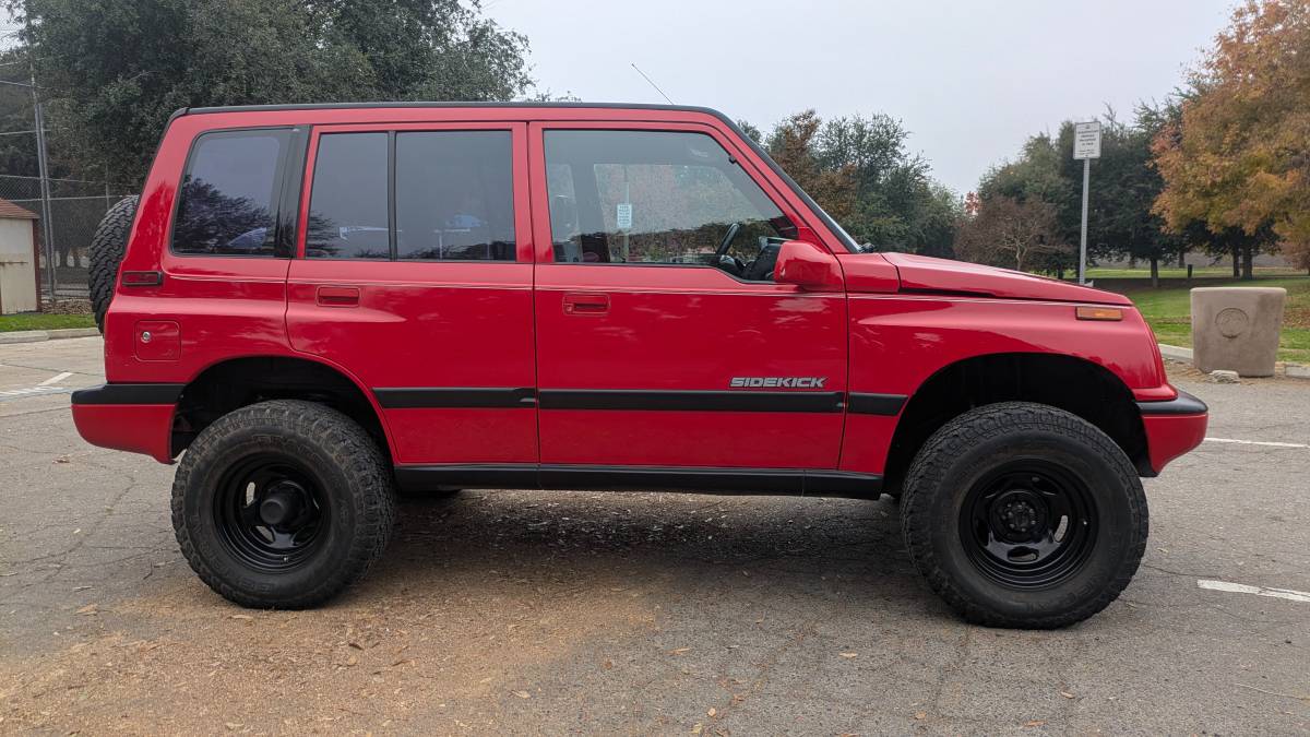 Suzuki-sidekick-hard-top-1996-red-7
