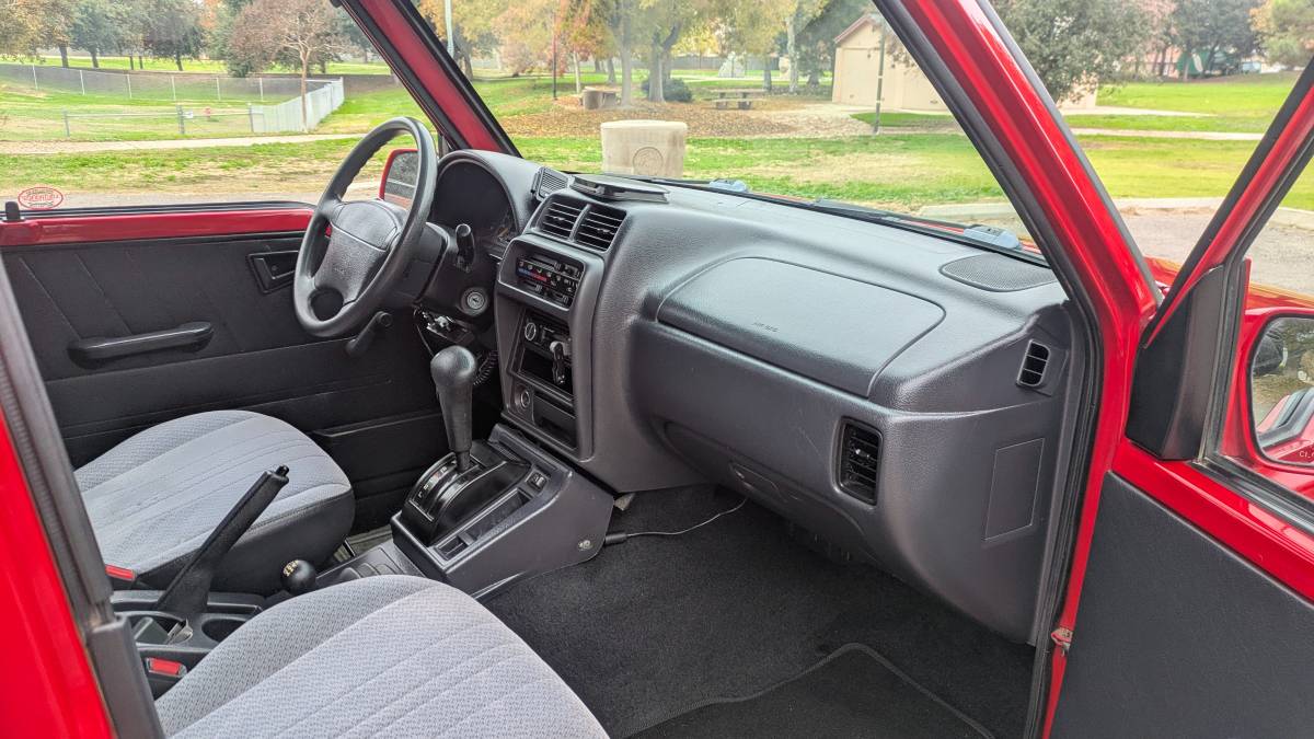 Suzuki-sidekick-hard-top-1996-red-9