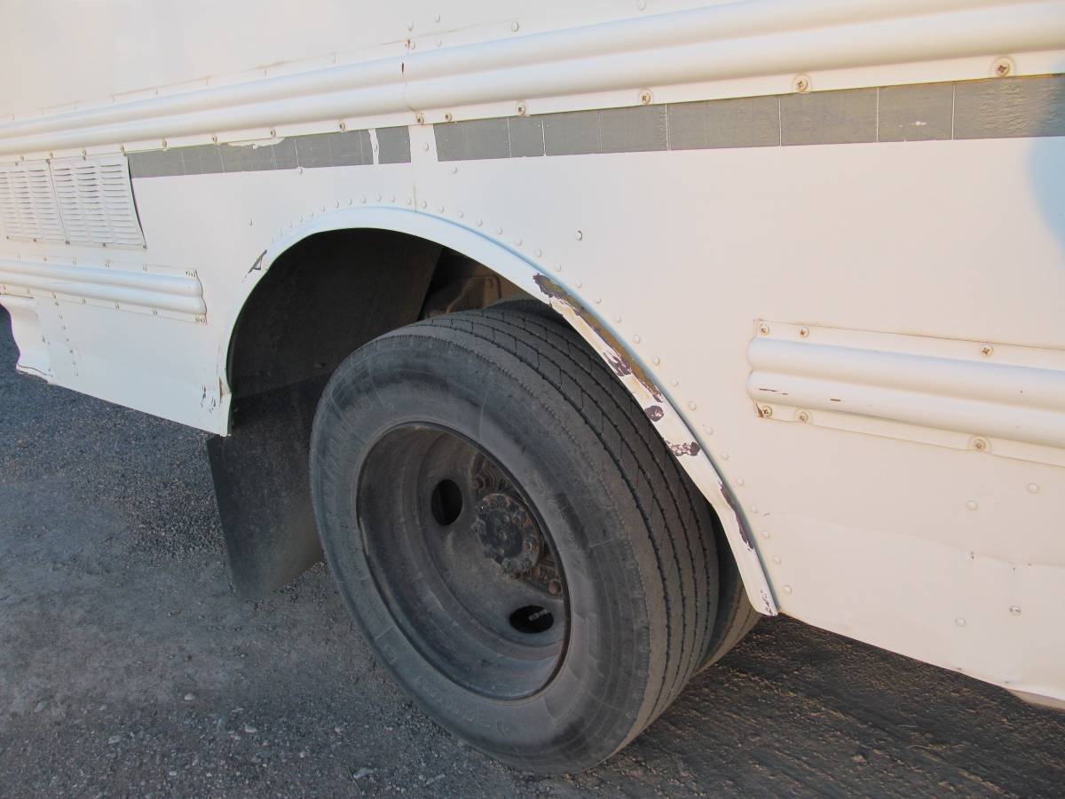 Thomas-bus-3600vista-series-diesel-1996-white-22