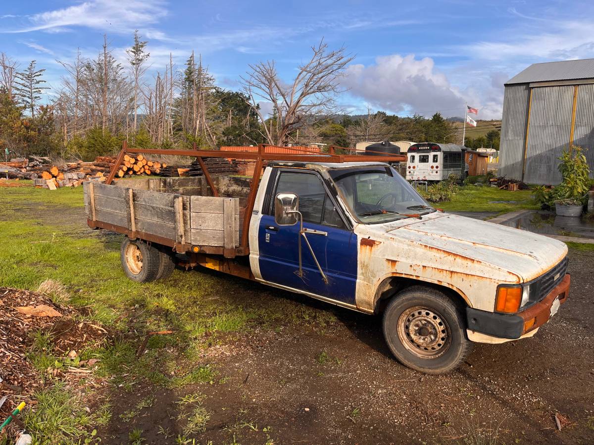 Toyota-1986-white-12