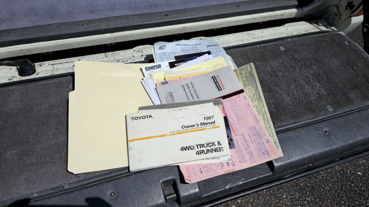 Toyota-4-runner-sr5-1987-17