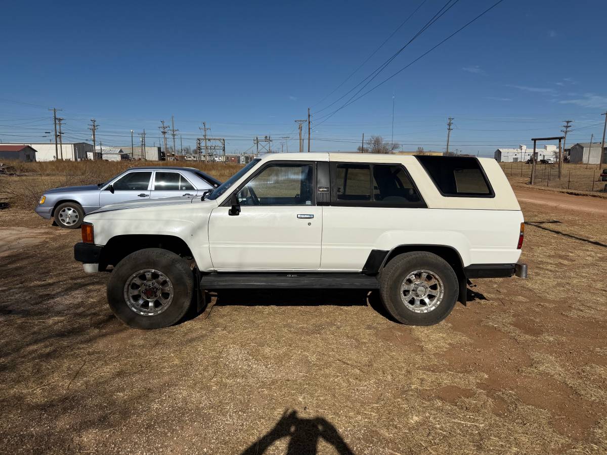 Toyota-4runner-1984-white-3