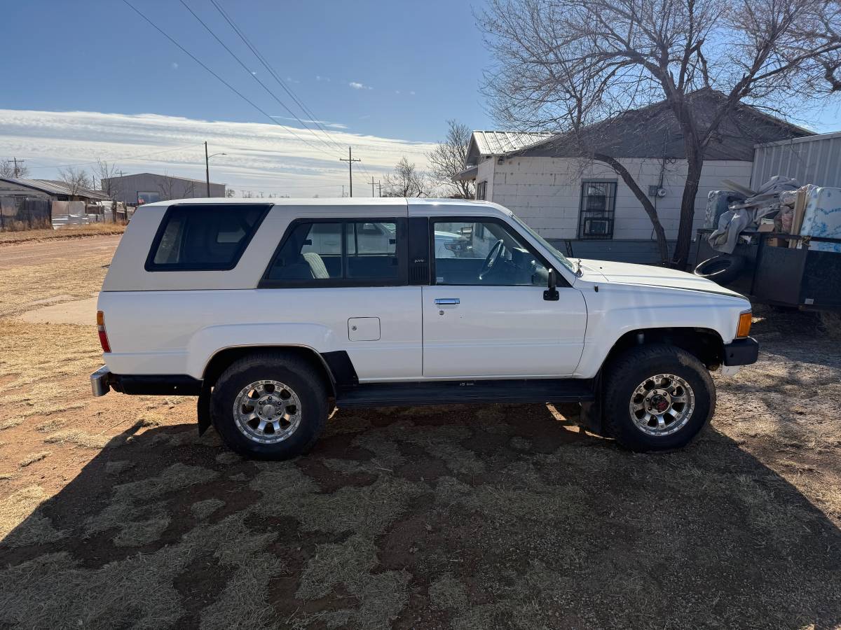 Toyota-4runner-1984-white-5