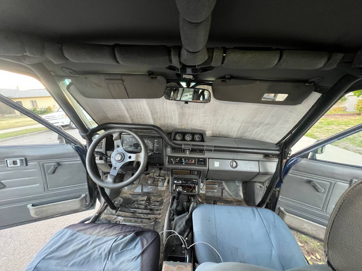 Toyota-4runner-1985-black-2