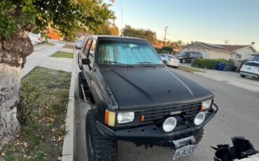 Toyota-4runner-1985-black-3