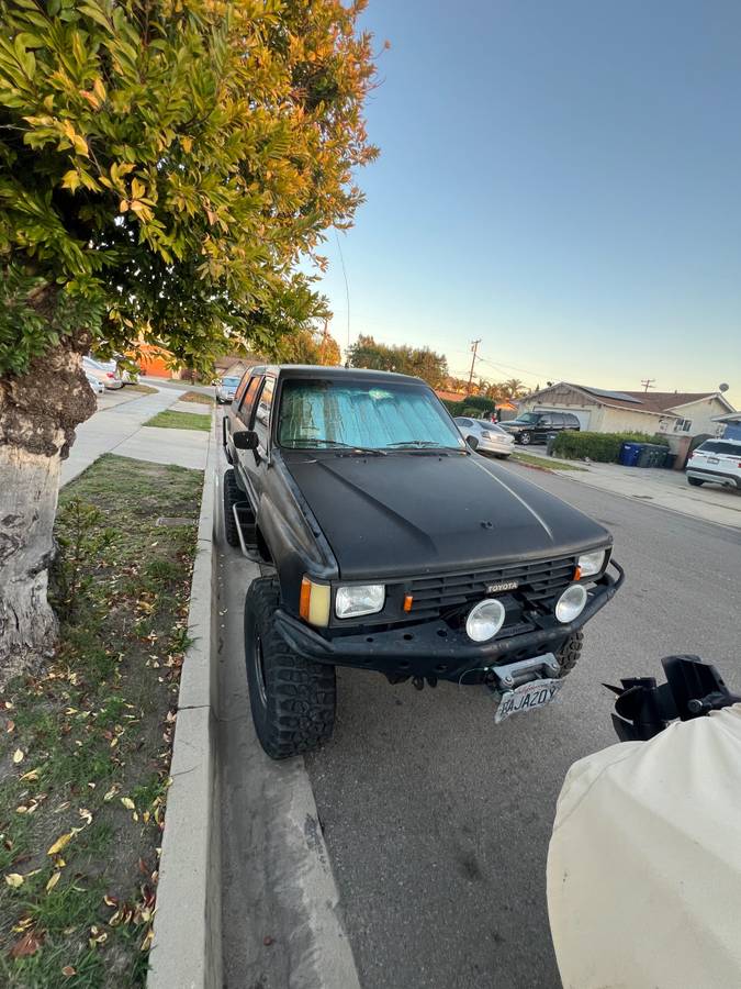 Toyota-4runner-1985-black-3