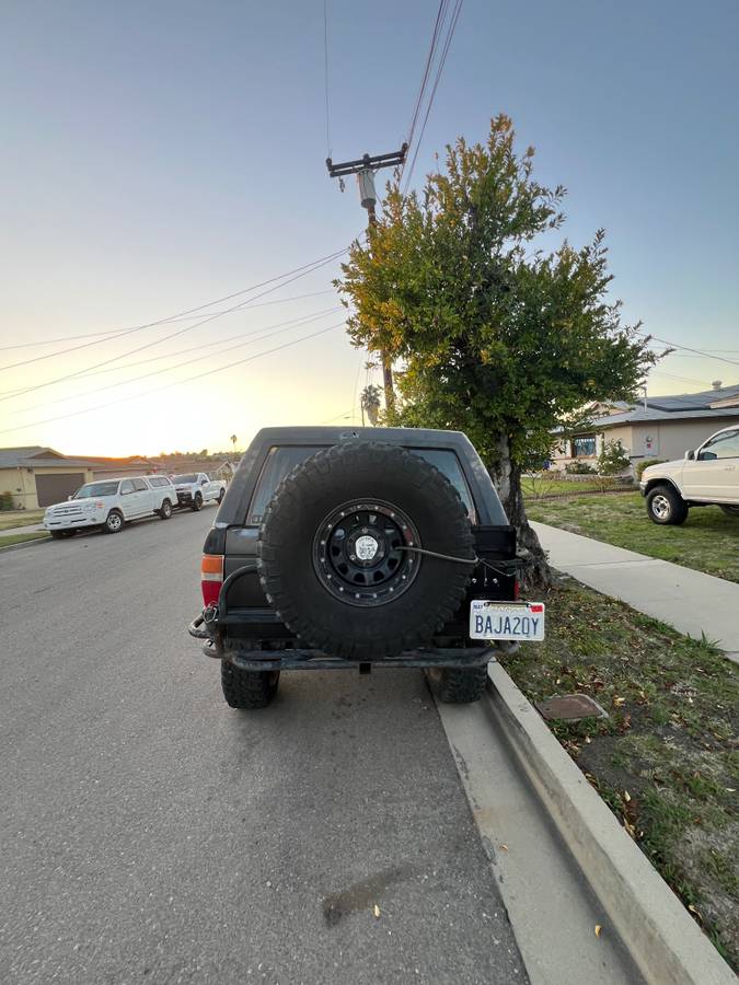 Toyota-4runner-1985-black-4