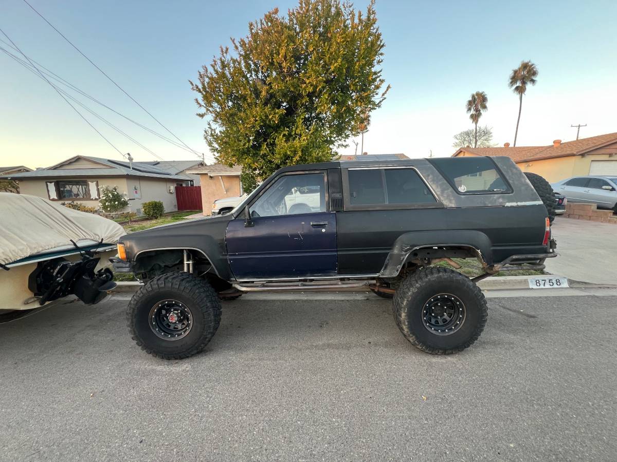Toyota-4runner-1985-black-5