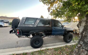 Toyota-4runner-1985-black