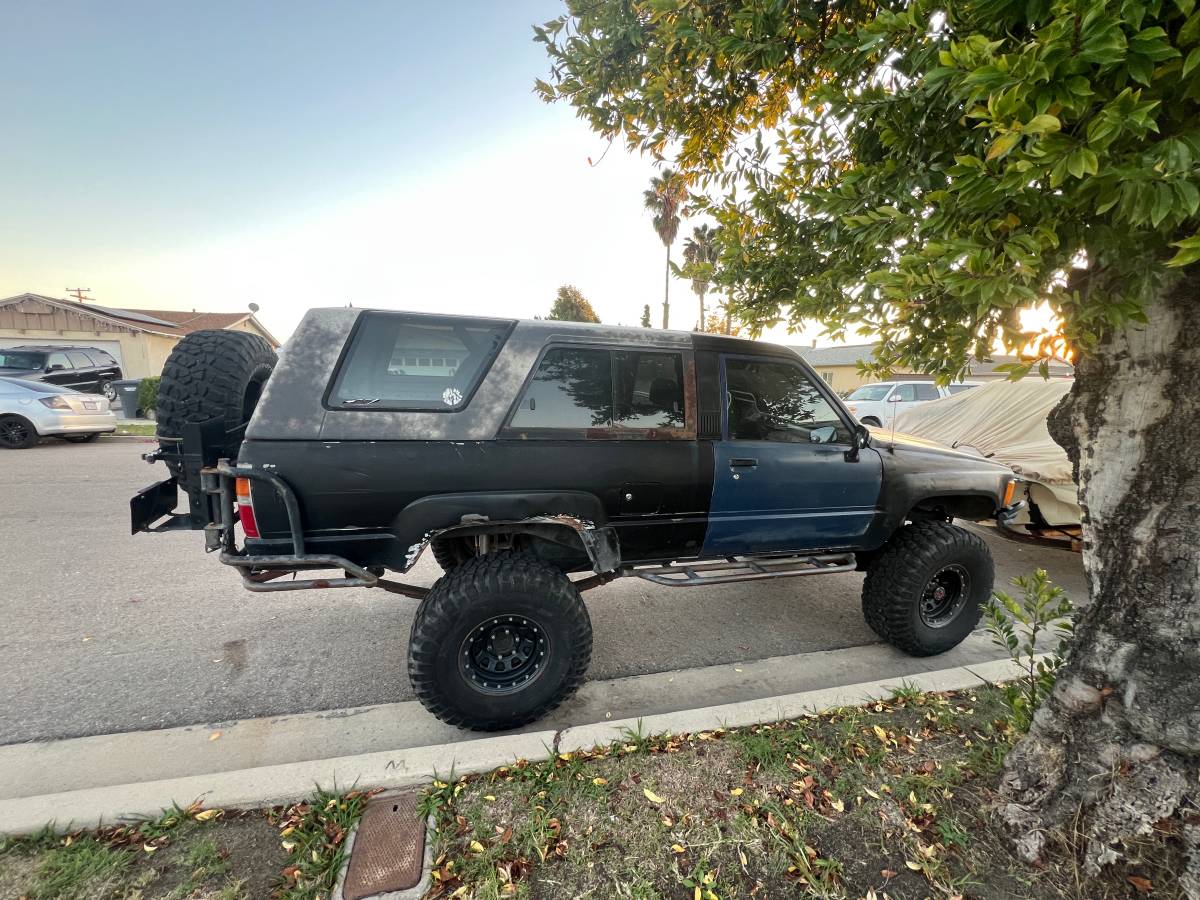 Toyota-4runner-1985-black