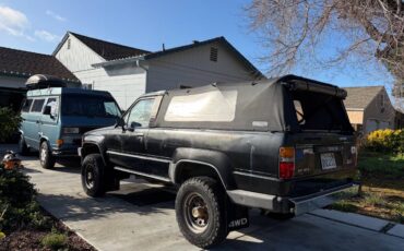Toyota-4runner-1986-black-1