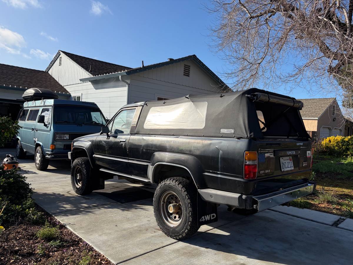 Toyota-4runner-1986-black-1