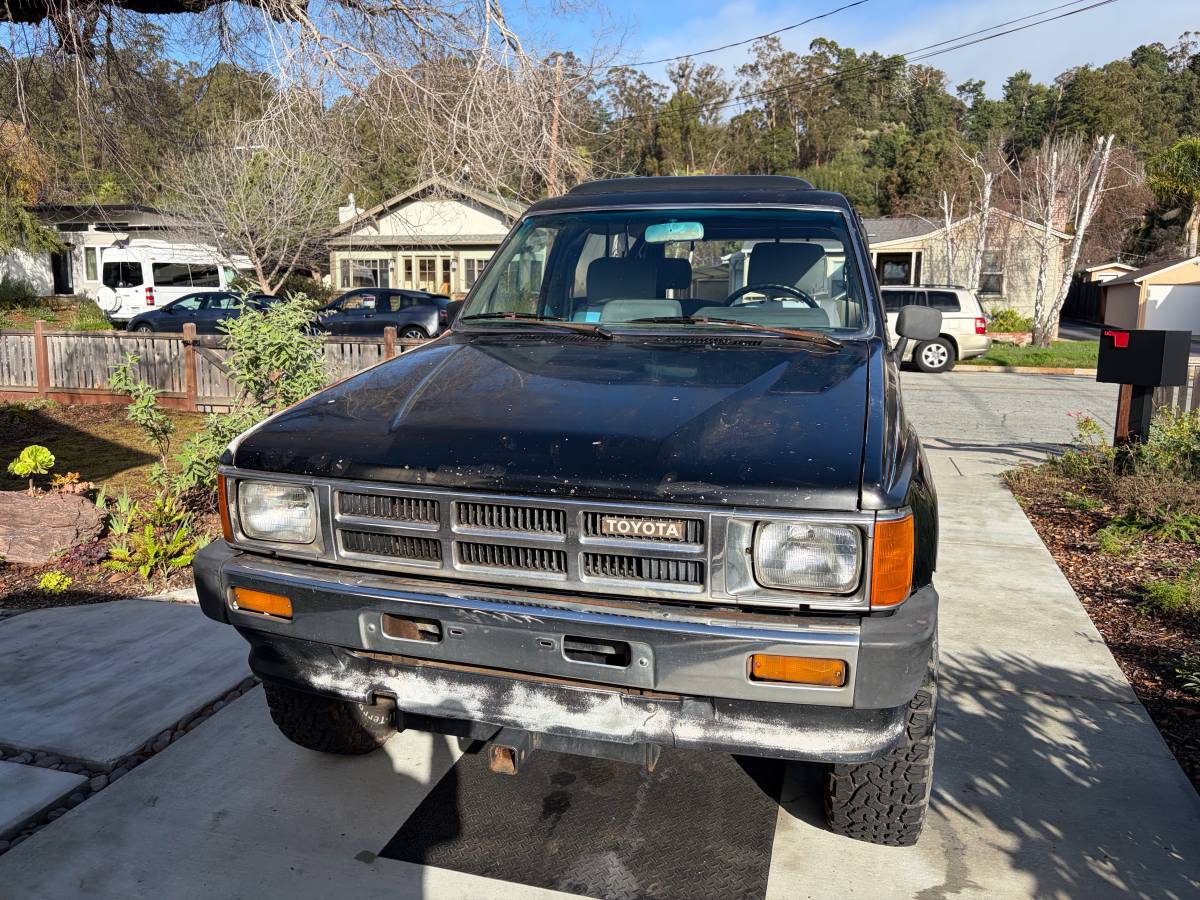 Toyota-4runner-1986-black-2