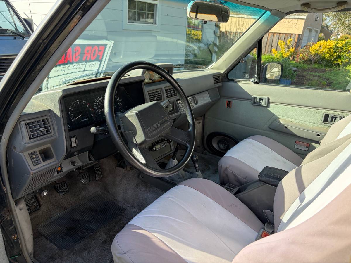 Toyota-4runner-1986-black-3