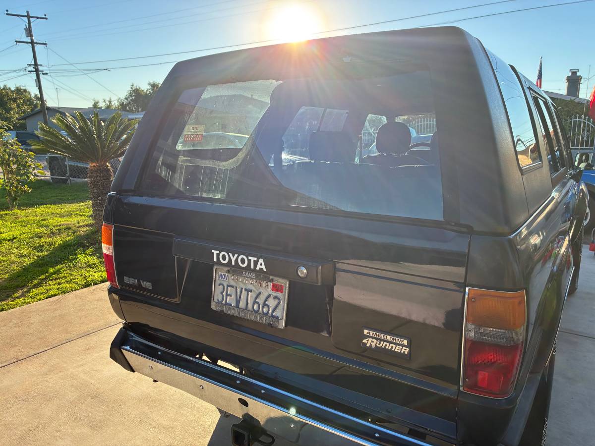Toyota-4runner-1989-black-18