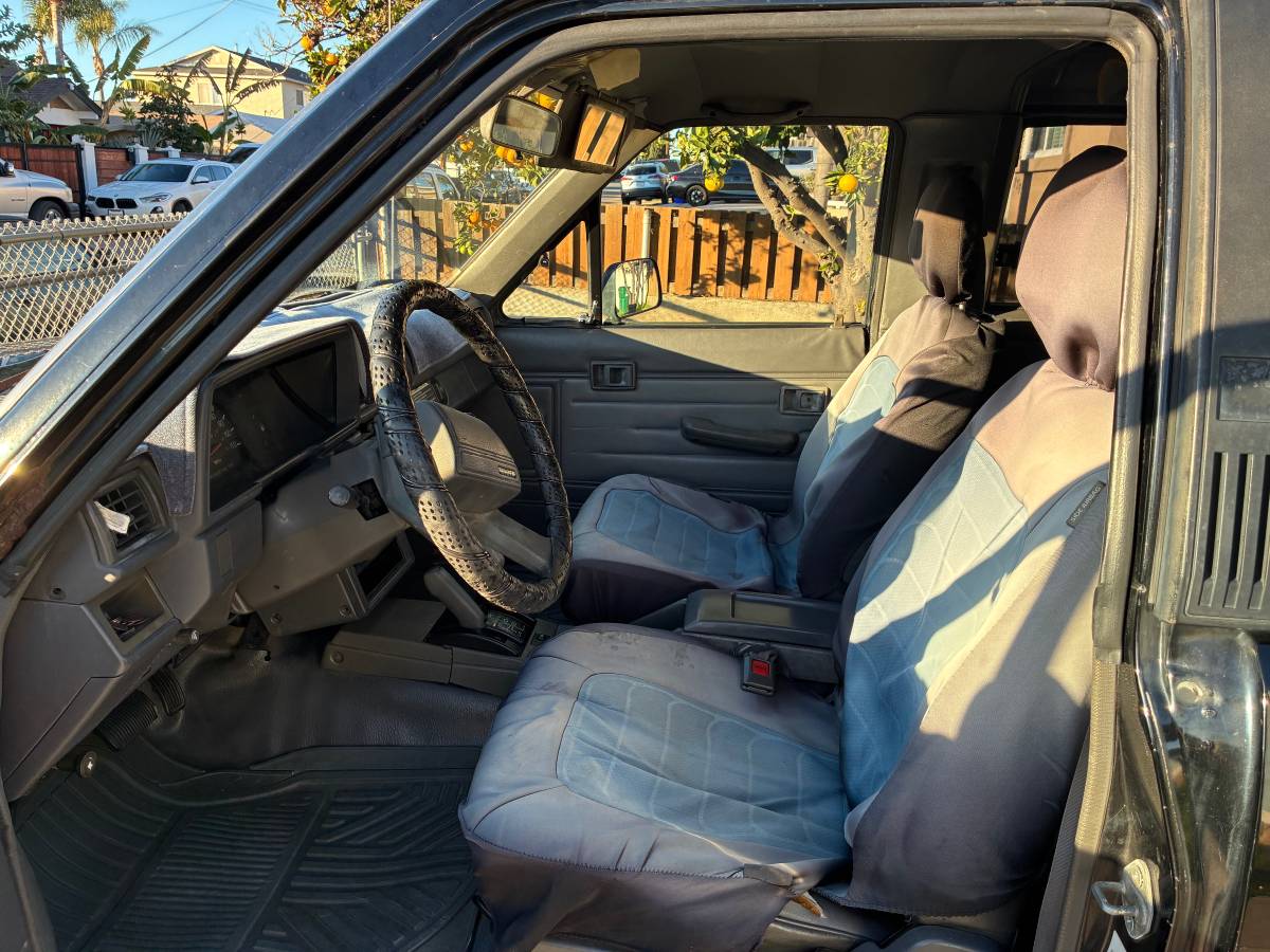 Toyota-4runner-1989-black-3