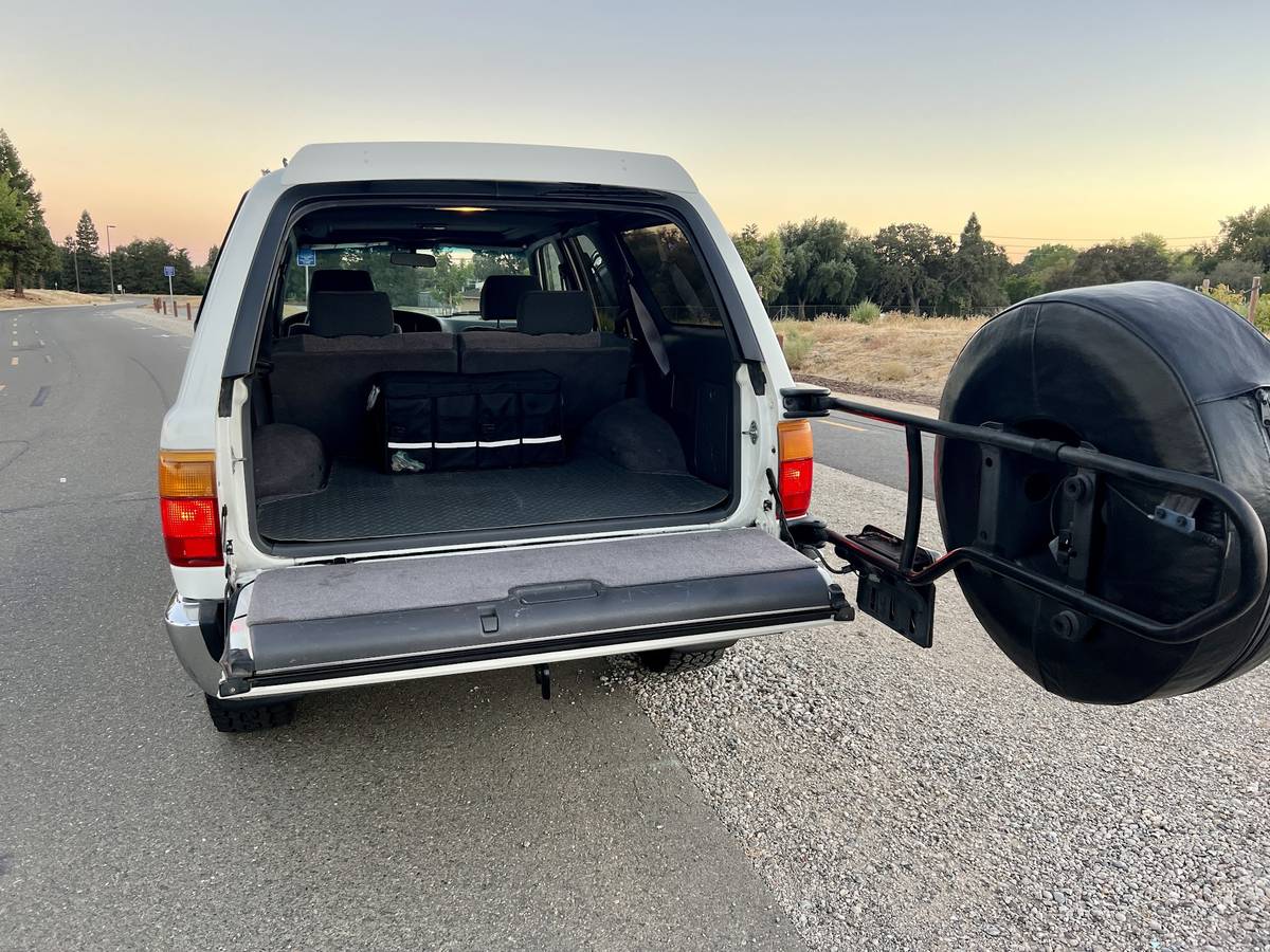 Toyota-4runner-1990-white-1