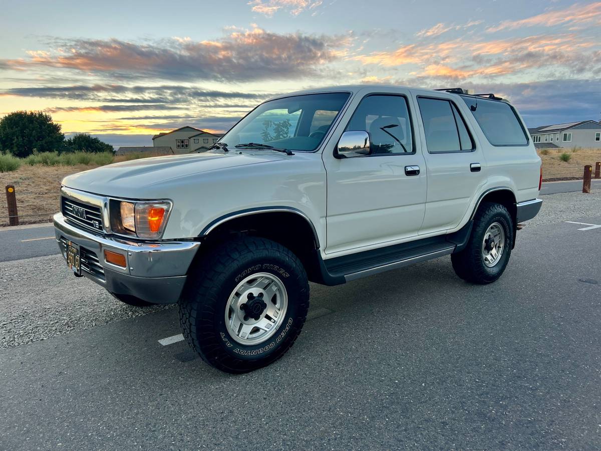 Toyota-4runner-1990-white-11