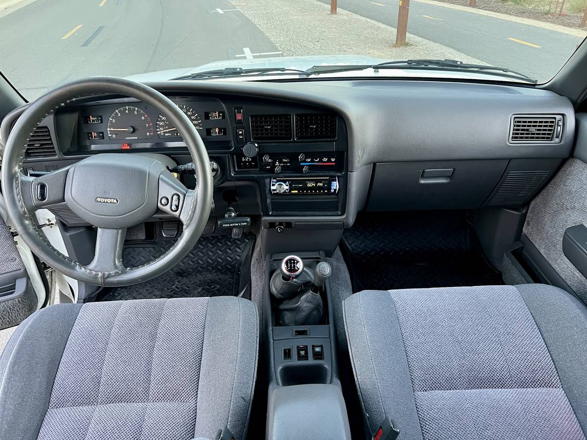 Toyota-4runner-1990-white-12