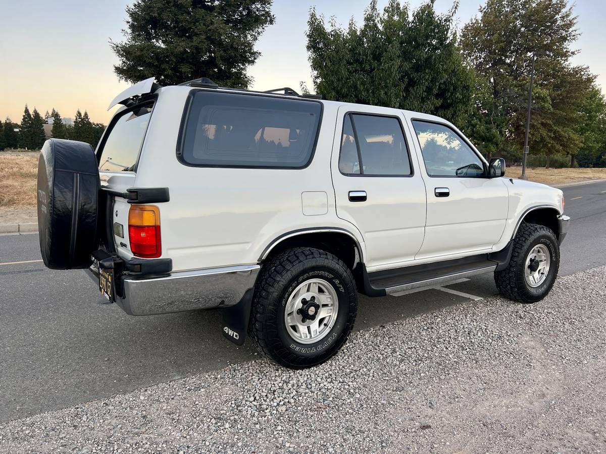 Toyota-4runner-1990-white-13