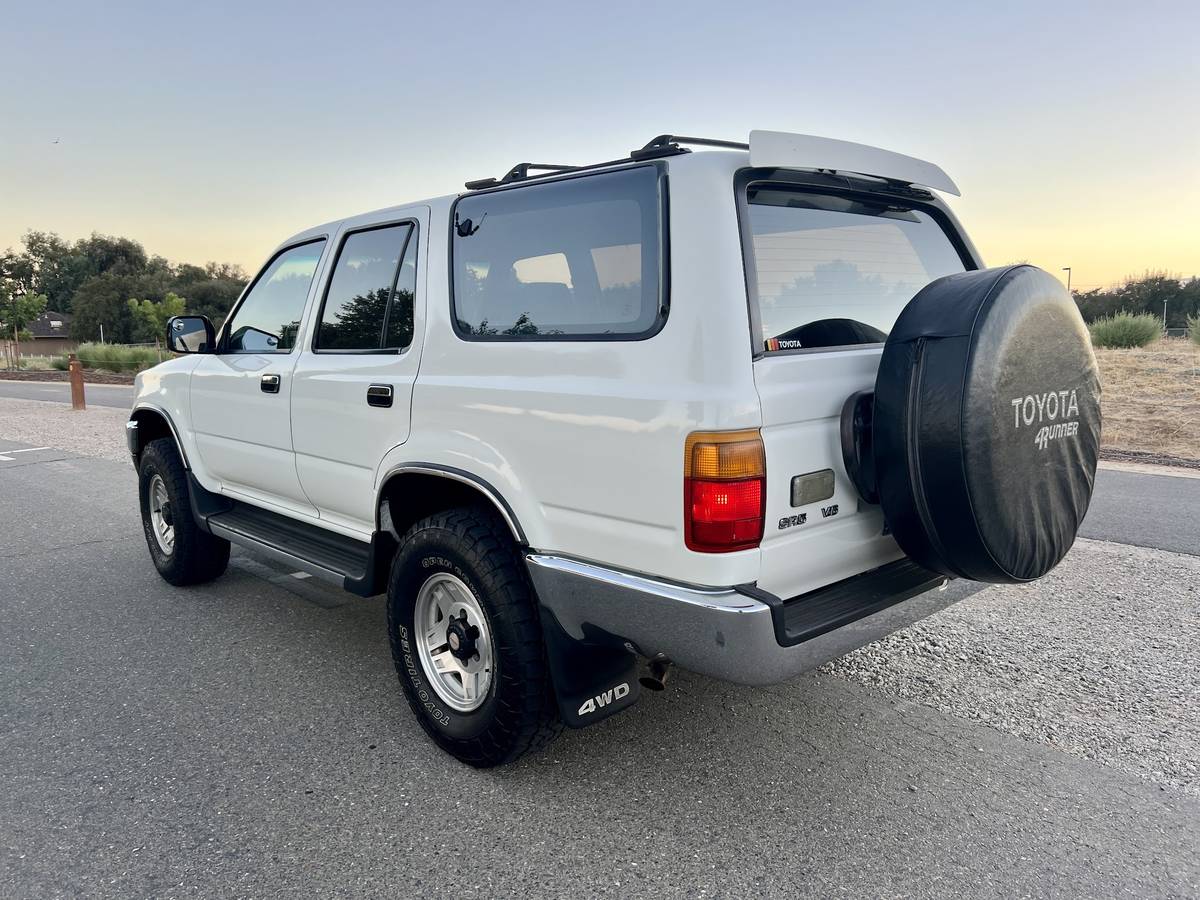 Toyota-4runner-1990-white-14