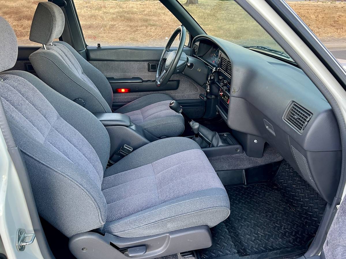 Toyota-4runner-1990-white-6