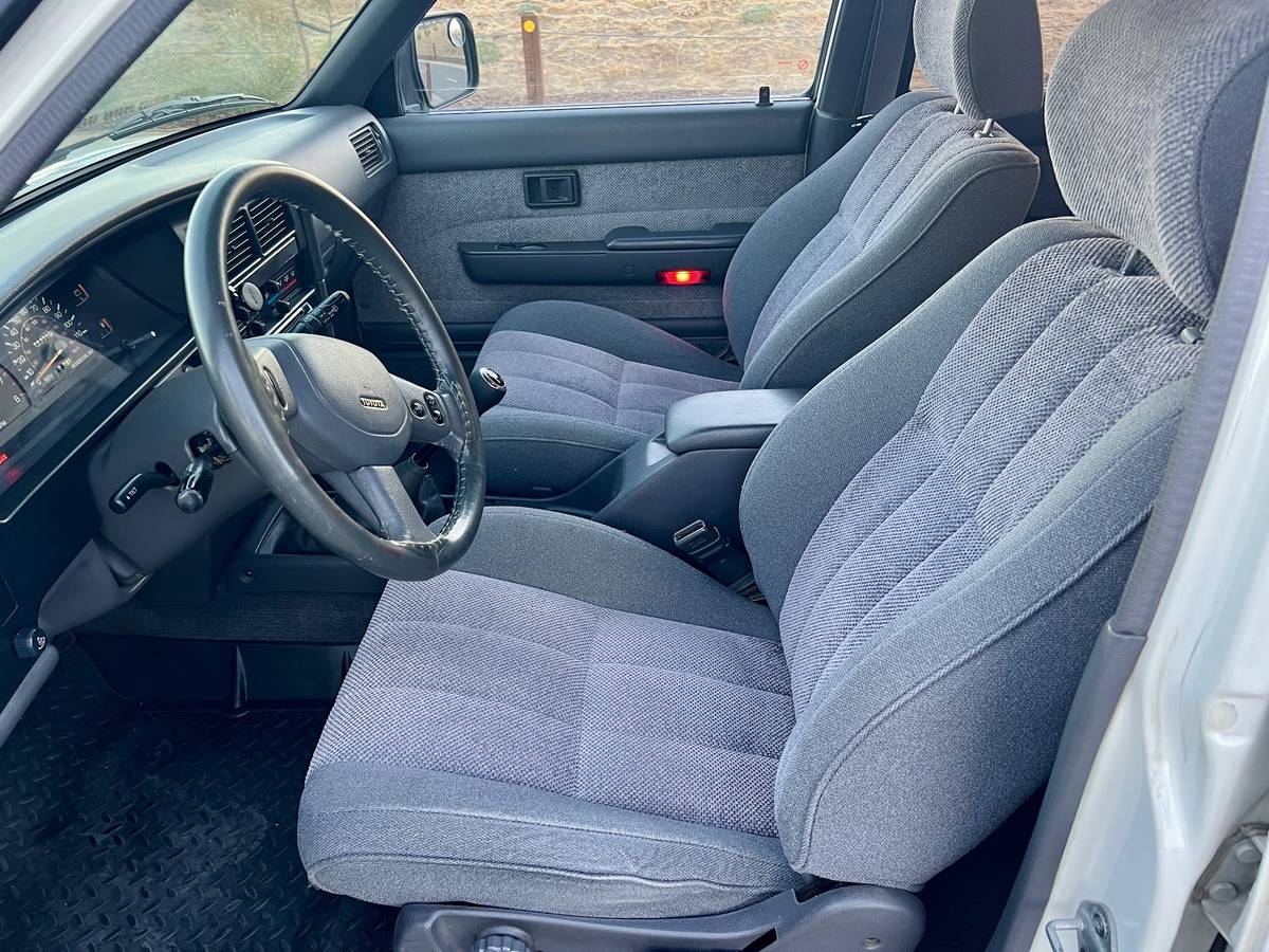 Toyota-4runner-1990-white-7