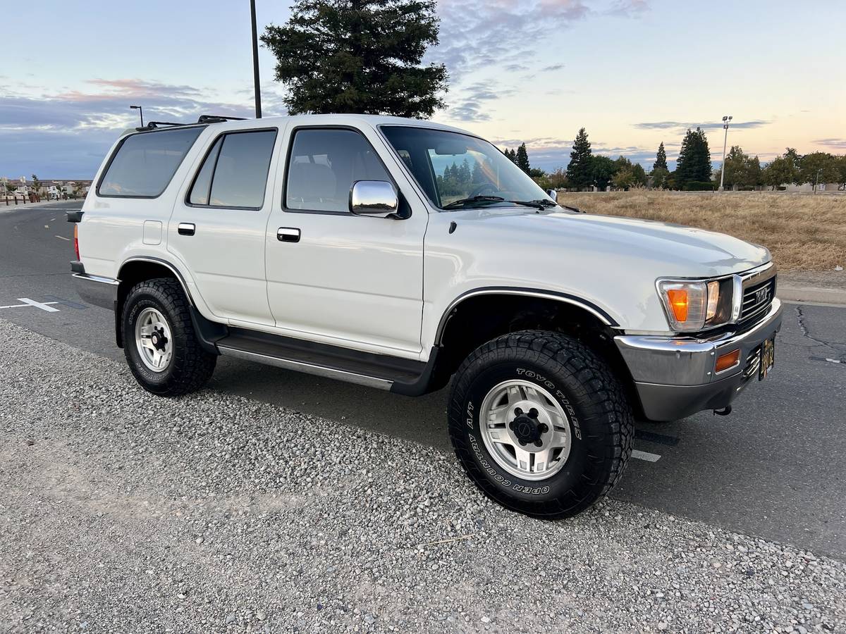 Toyota-4runner-1990-white