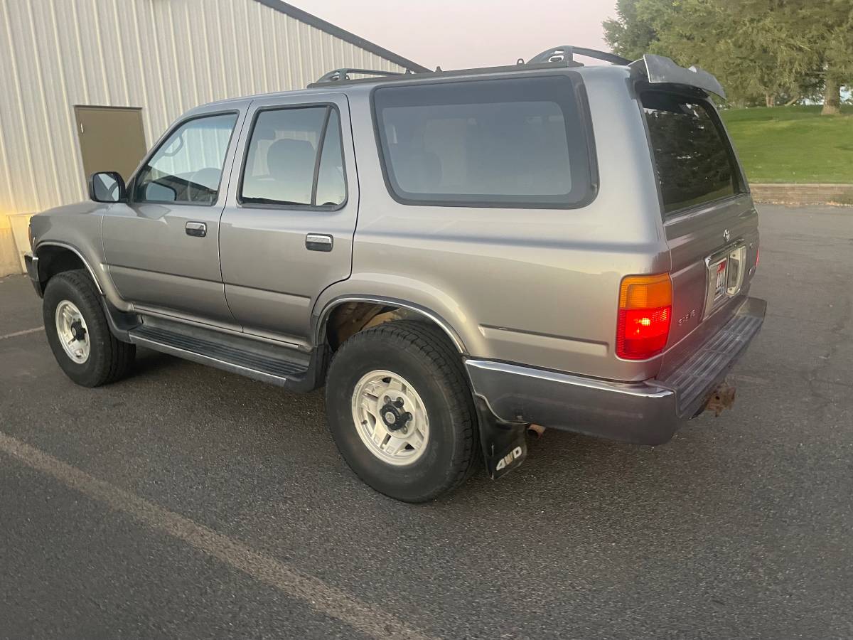Toyota-4runner-1994-grey-11