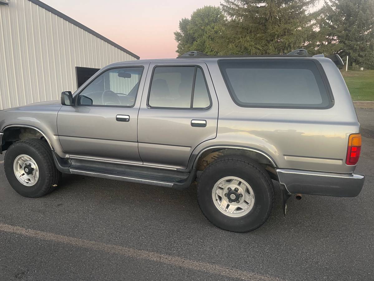 Toyota-4runner-1994-grey-2