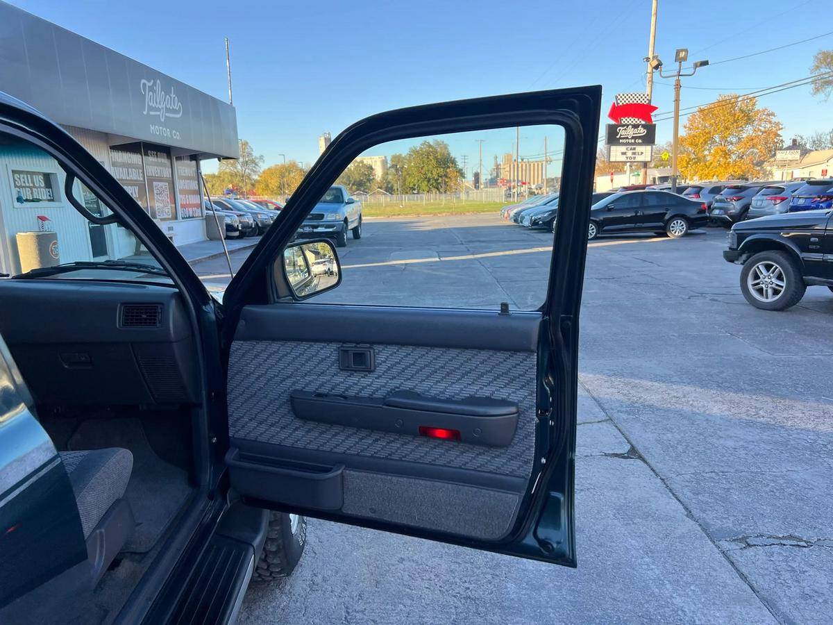 Toyota-4runner-1995-green-11