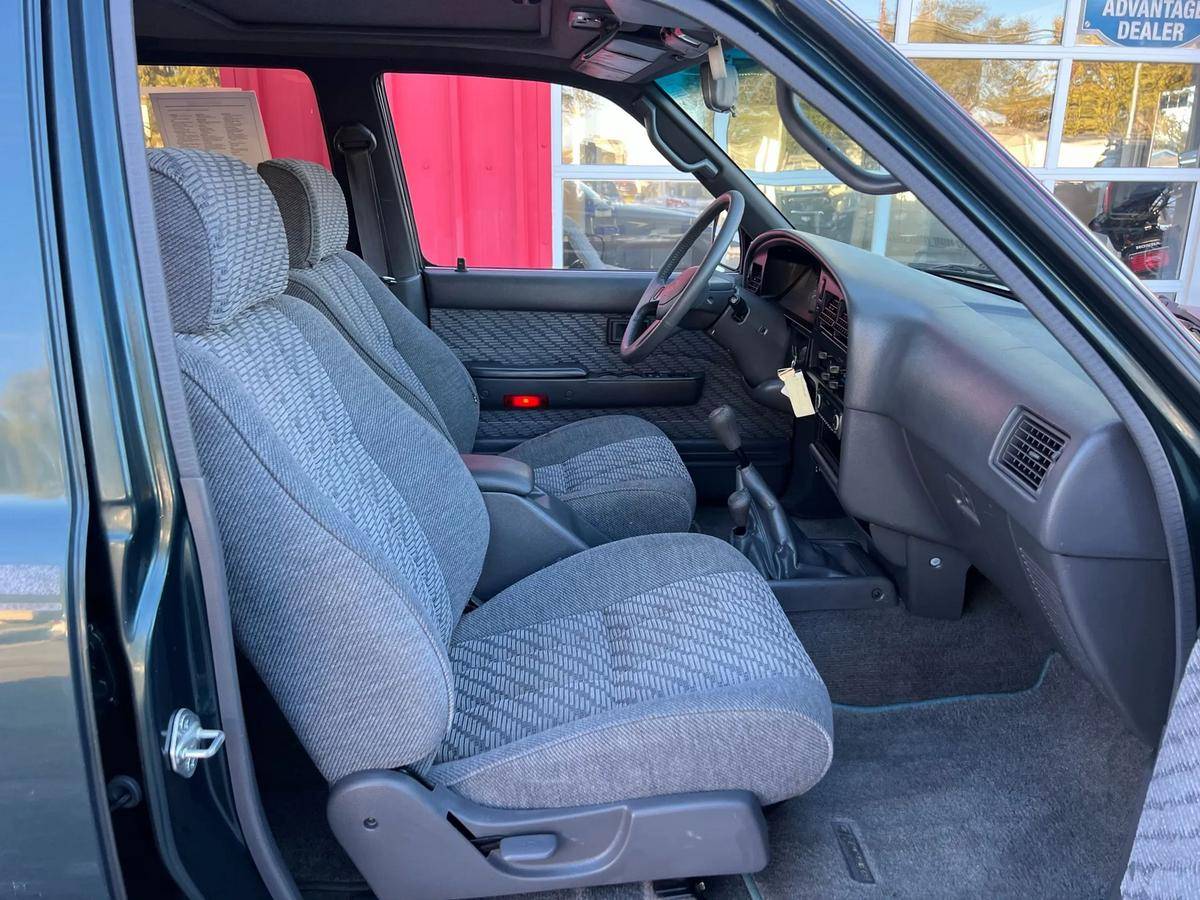 Toyota-4runner-1995-green-12