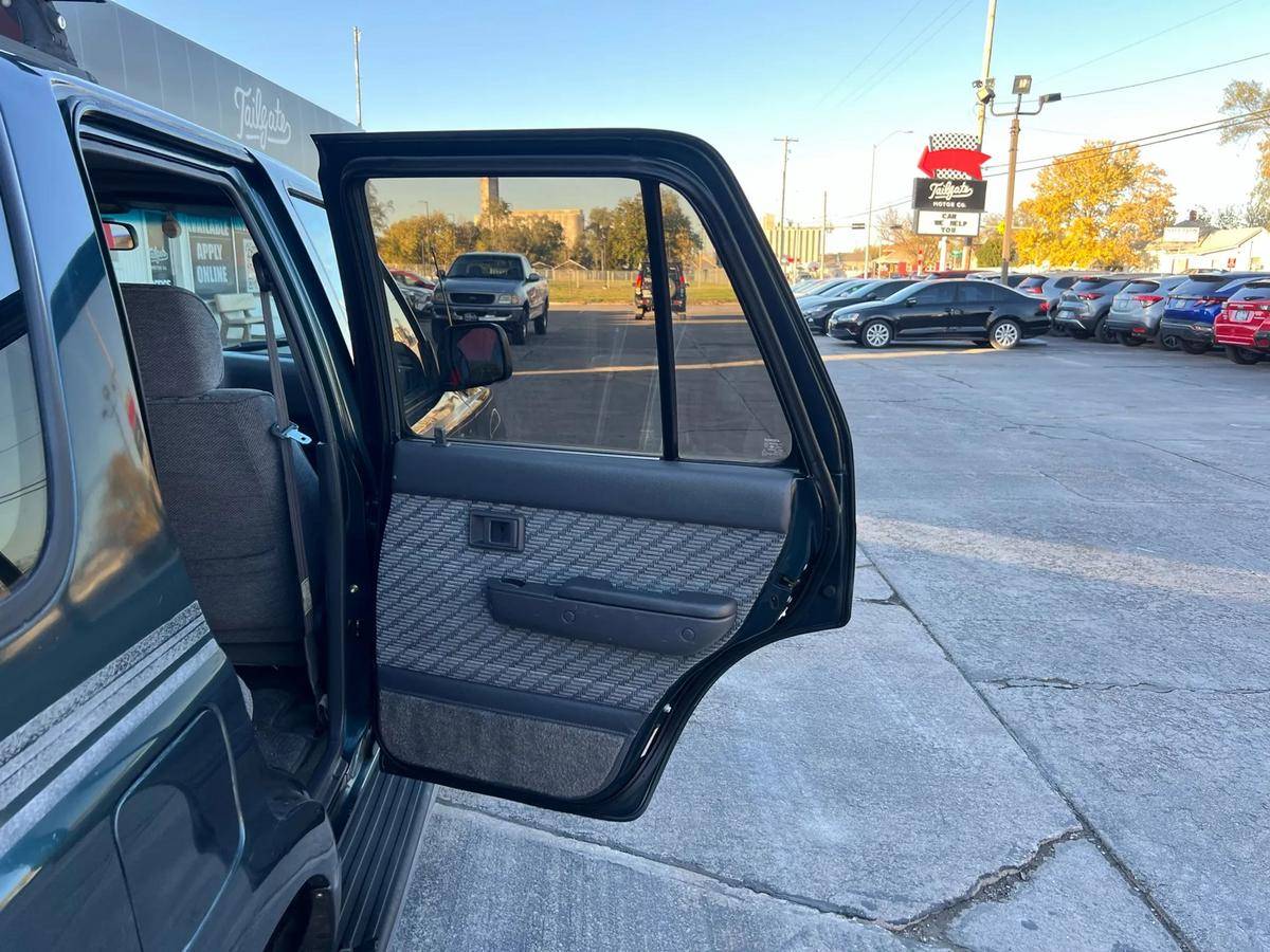 Toyota-4runner-1995-green-13
