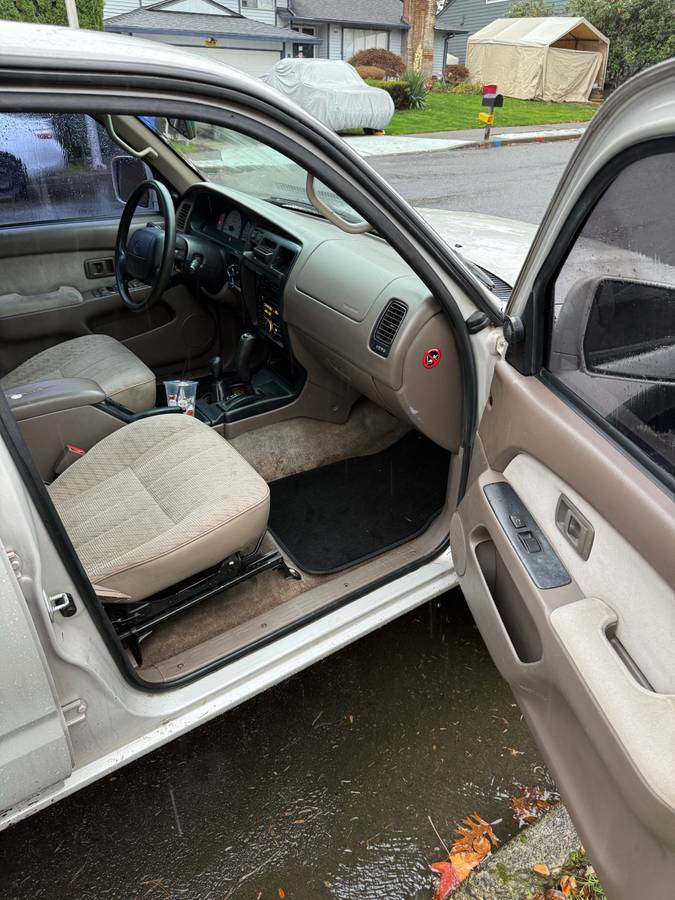Toyota-4runner-1996-silver-1