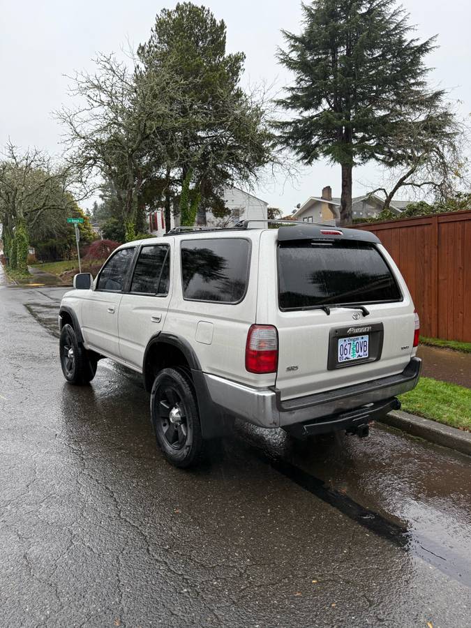 Toyota-4runner-1996-silver-3