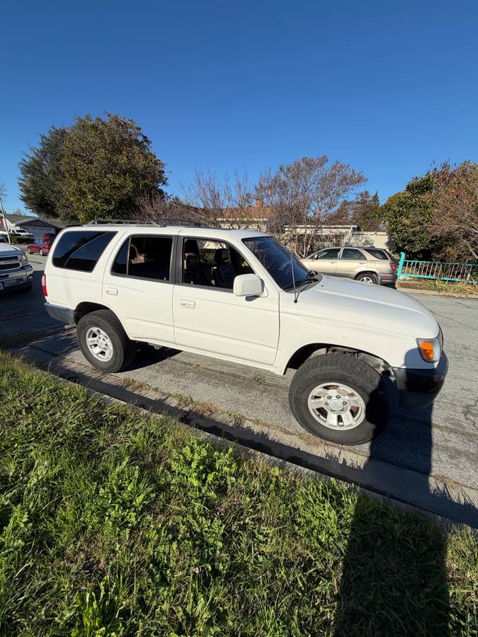 Toyota-4runner-1996-white-1