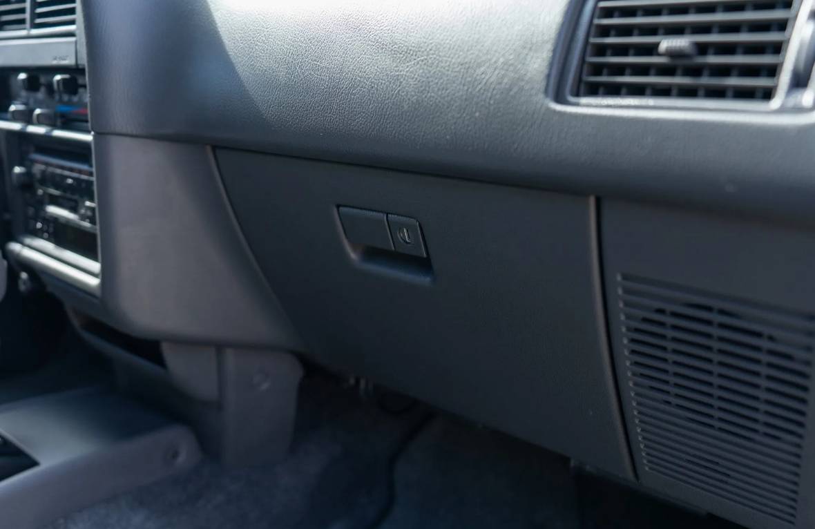 Toyota-4runner-sr5-1993-red-12