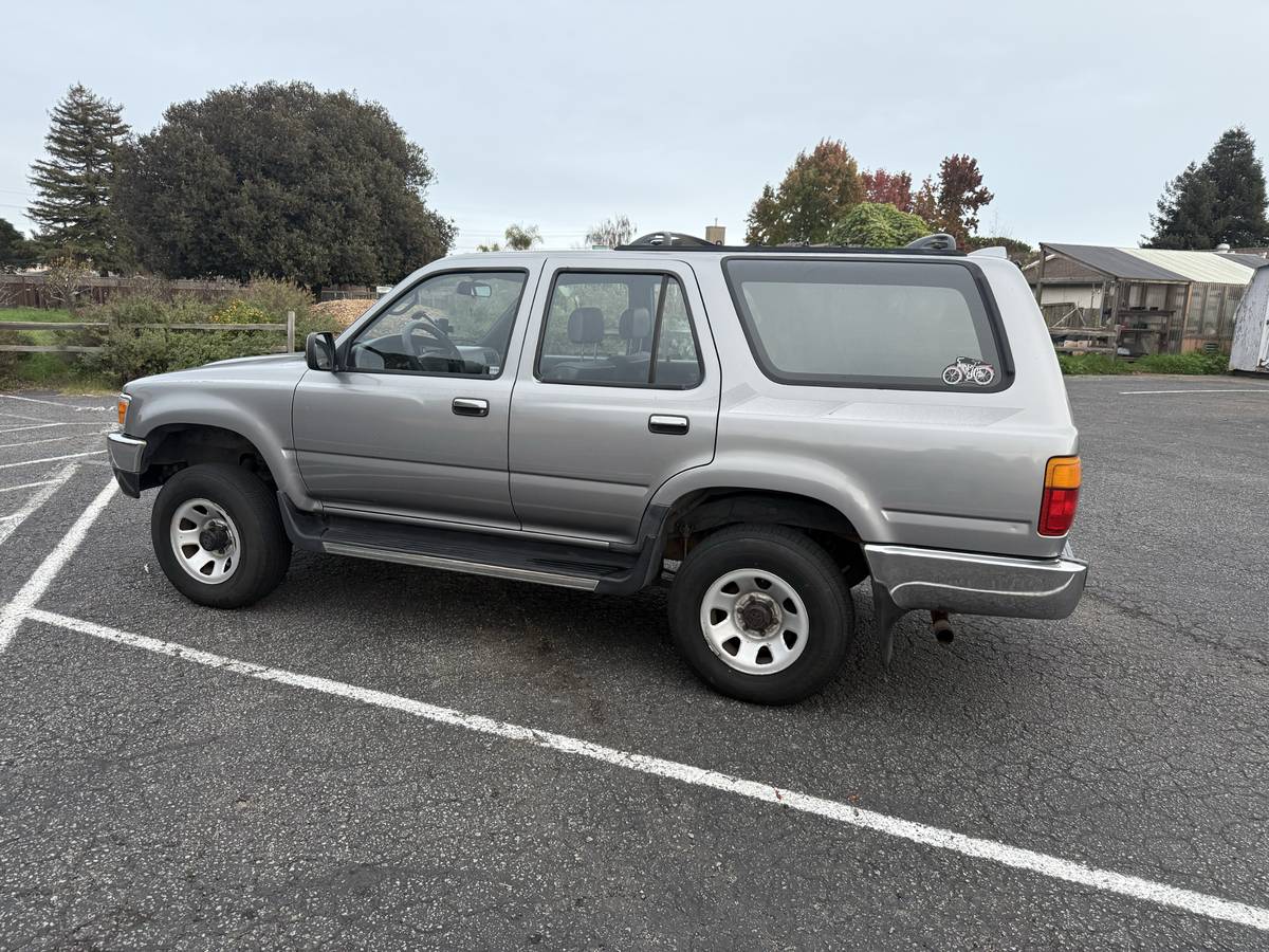 Toyota-4runner-sr5-1994-silver