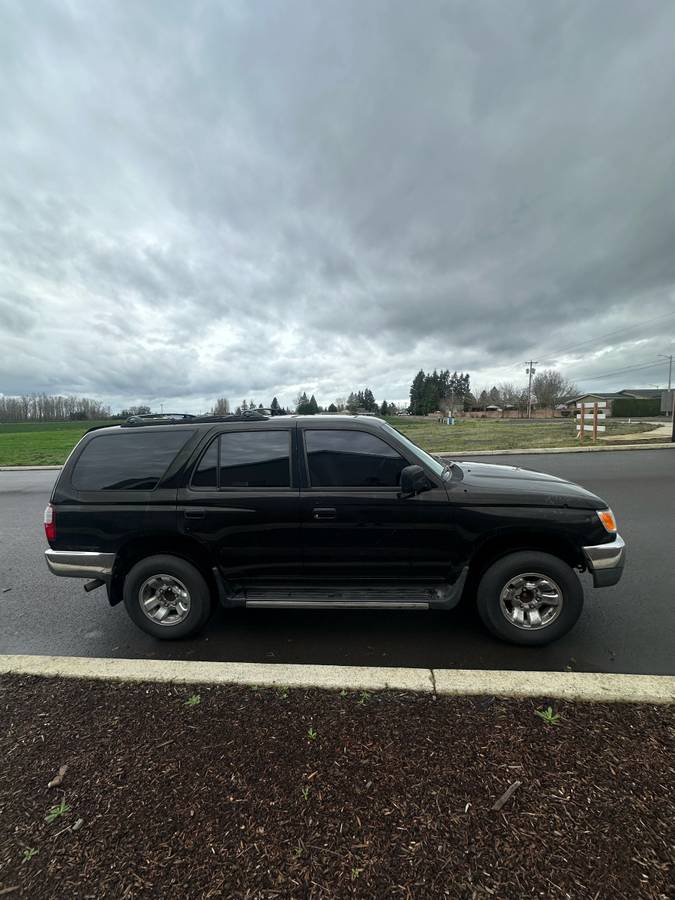 Toyota-4runner-sr5-1996-black-2
